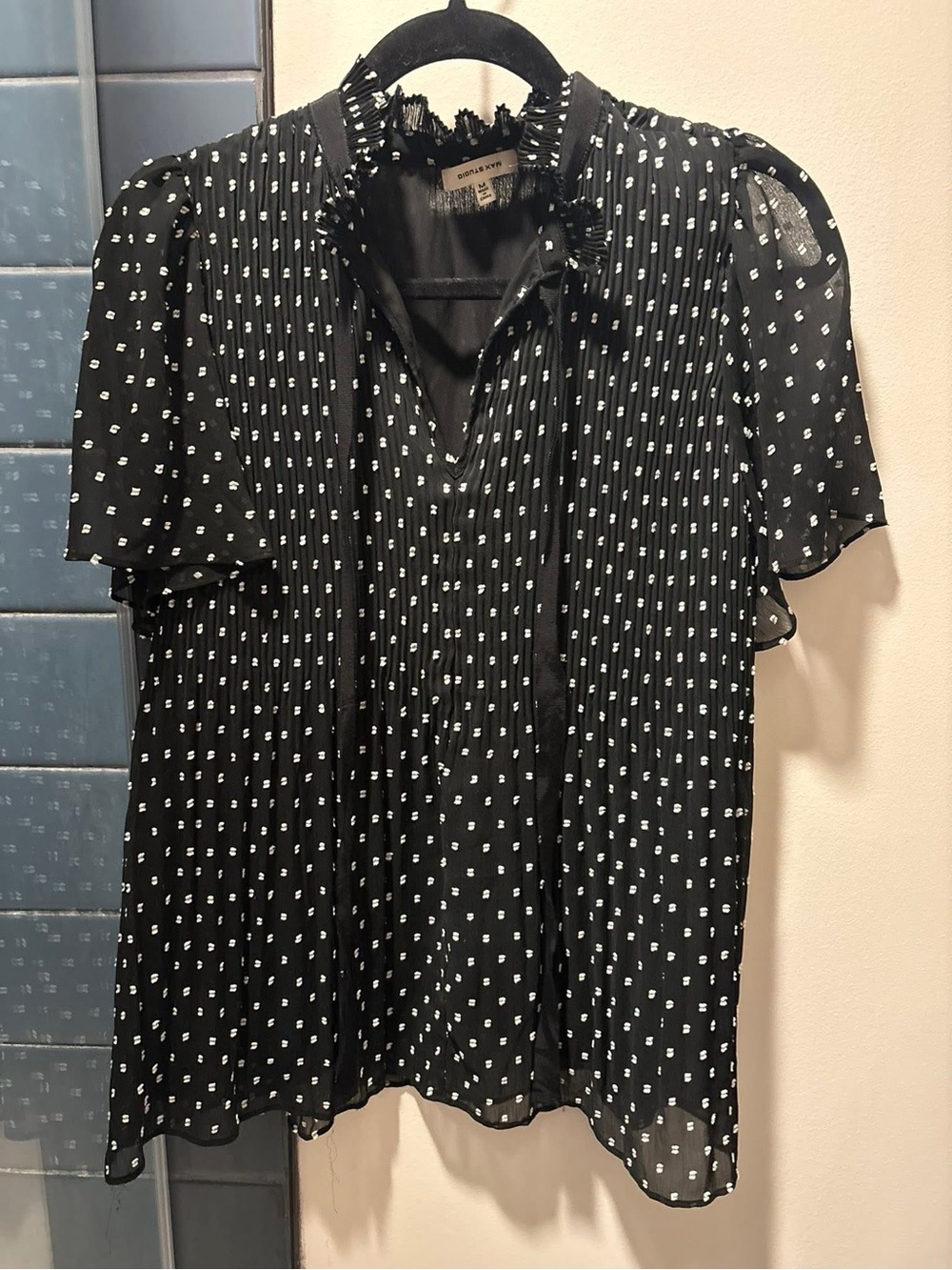 Women’s Black Polka Dot Pleated Short-Sleeve Blouse
